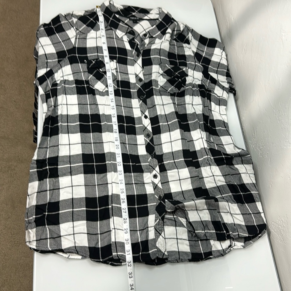 Torrid black & white plaid long sleeve button down top 3 - Picture 9 of 9